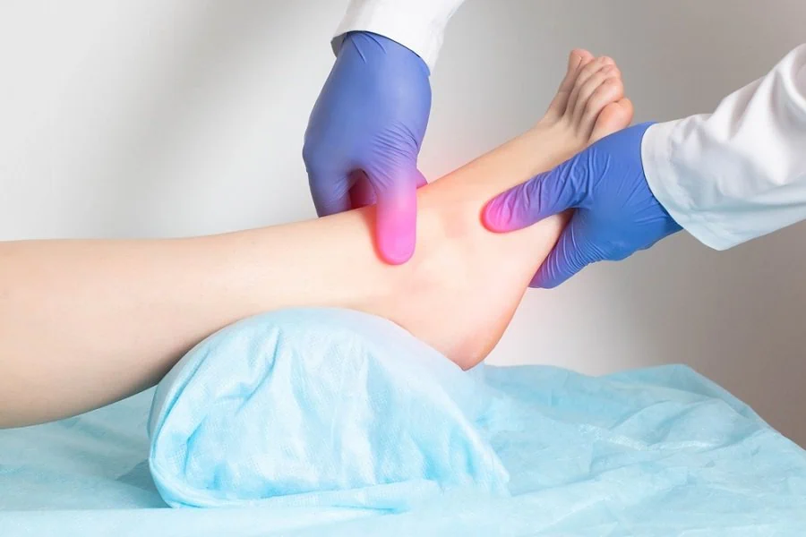 Can Flat Feet Cause Ankle Pain and Swelling?