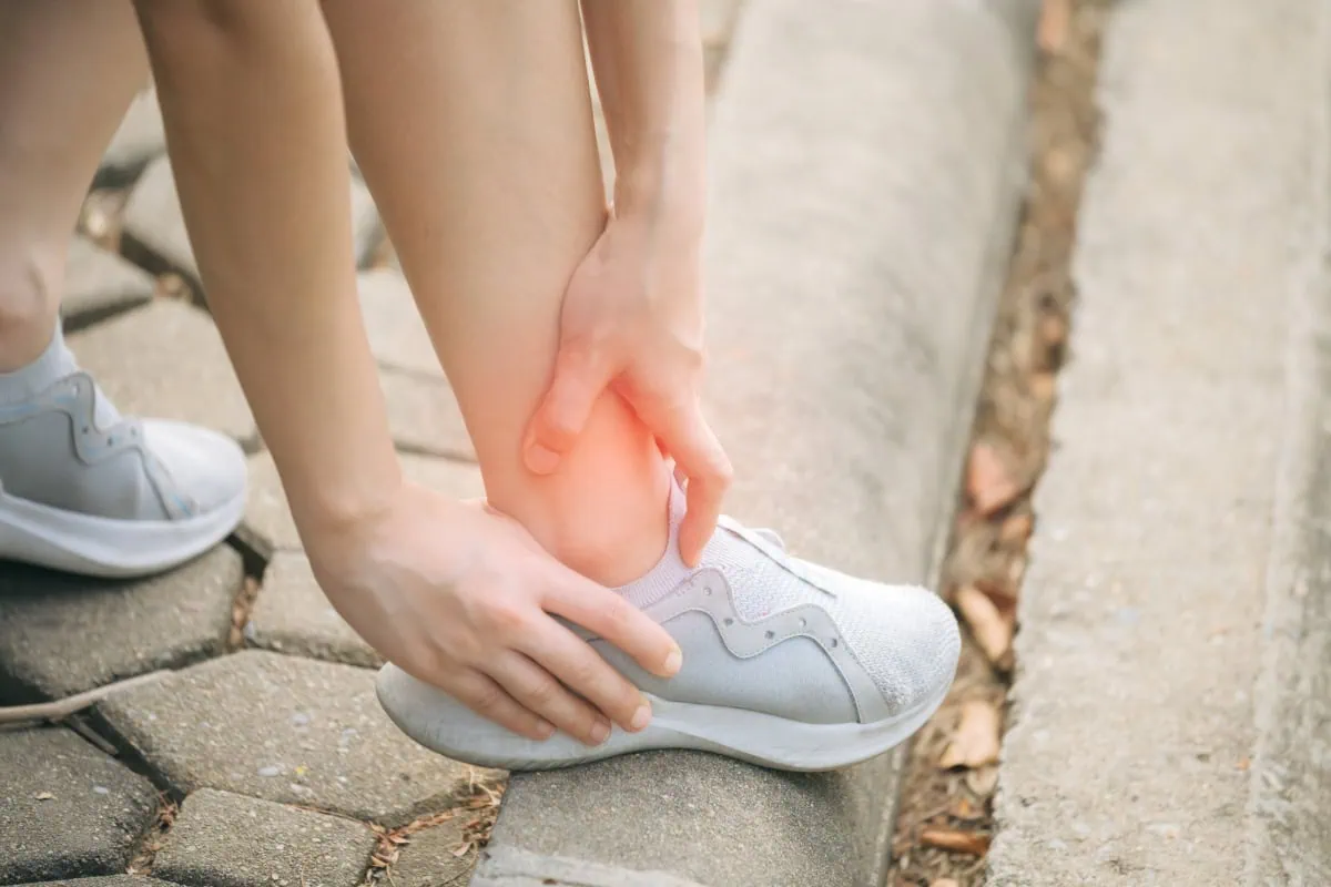 Broken Ankle vs Sprained Ankle: Symptoms, Treatment, and Recovery Explained
